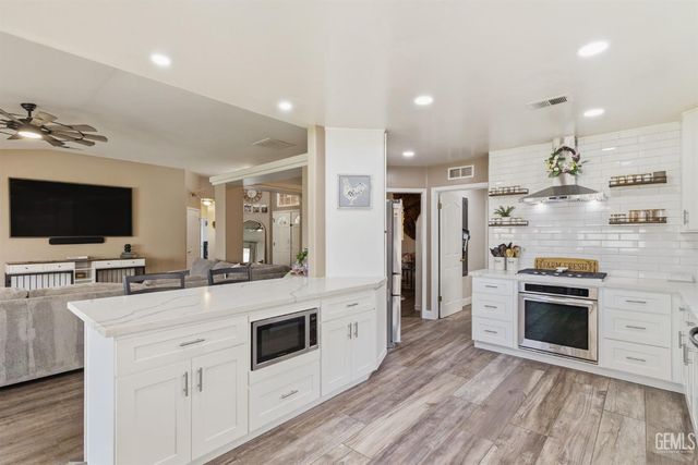 11102 Candlelight Court, Bakersfield, CA 93312