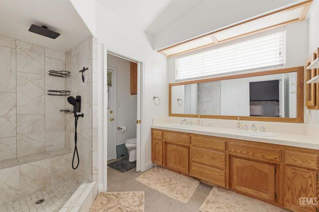 11102 Candlelight Court, Bakersfield, CA 93312