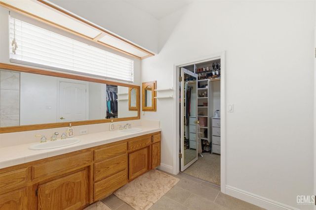 11102 Candlelight Court, Bakersfield, CA 93312