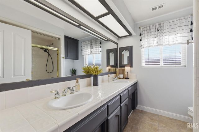 11102 Candlelight Court, Bakersfield, CA 93312