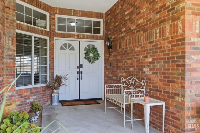 11102 Candlelight Court, Bakersfield, CA 93312