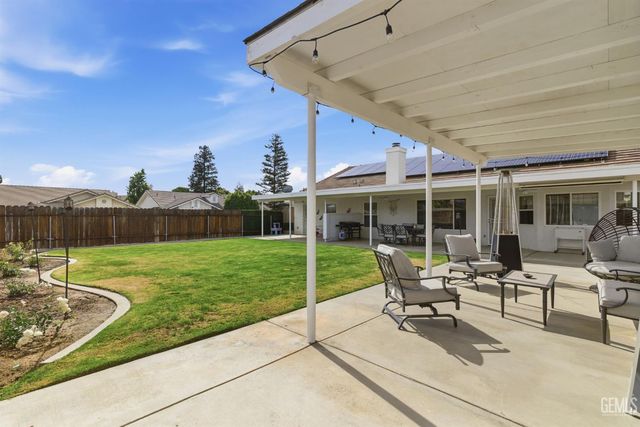 11102 Candlelight Court, Bakersfield, CA 93312
