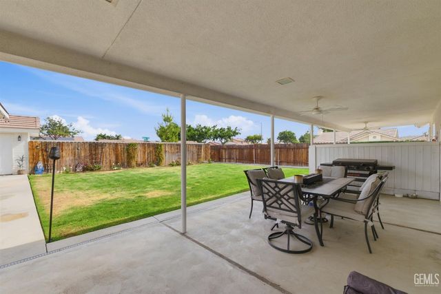 11102 Candlelight Court, Bakersfield, CA 93312