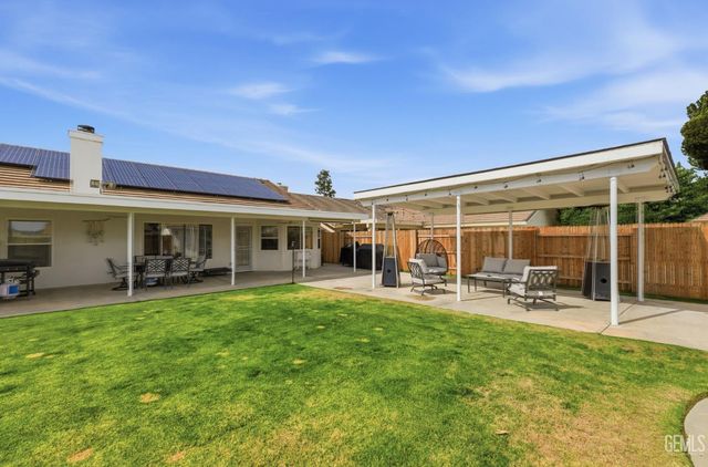 11102 Candlelight Court, Bakersfield, CA 93312