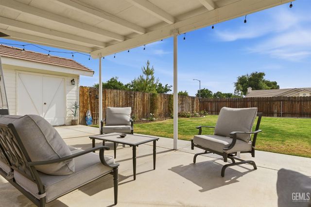 11102 Candlelight Court, Bakersfield, CA 93312