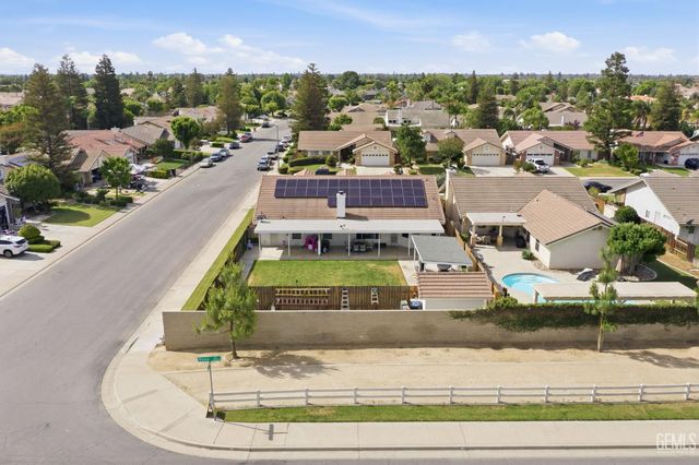11102 Candlelight Court, Bakersfield, CA 93312