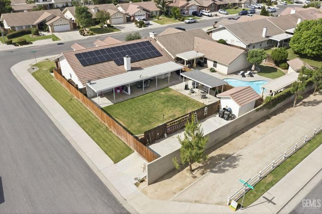11102 Candlelight Court, Bakersfield, CA 93312