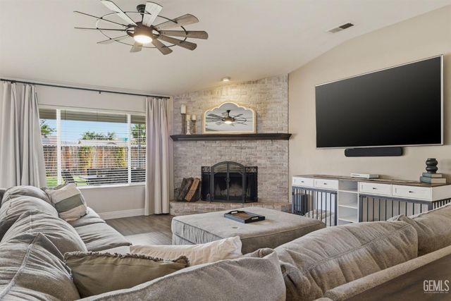 11102 Candlelight Court, Bakersfield, CA 93312