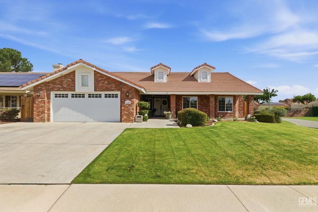 11102 Candlelight Court, Bakersfield, CA 93312