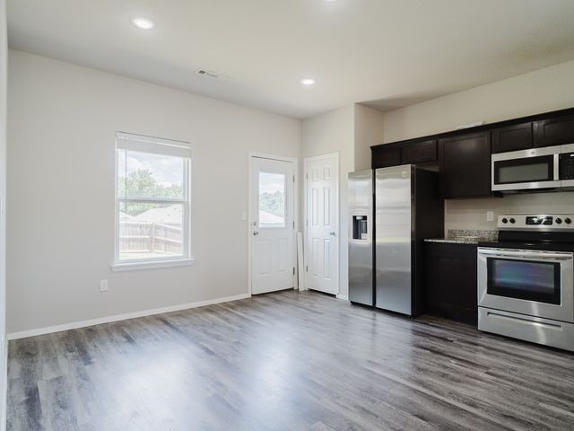 6903 SW Whitmarsh Road, Bentonville, AR 72713