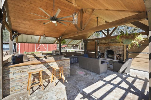 6185 Forest Drive, Cleveland, TX 77328