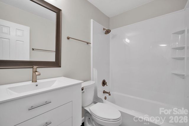 8308 Knights Bridge Road, Charlotte, NC 28210