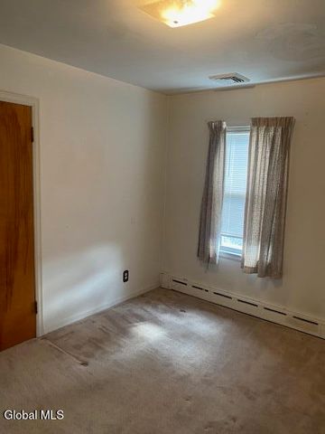 15 Braintree Street, Colonie, NY 12205