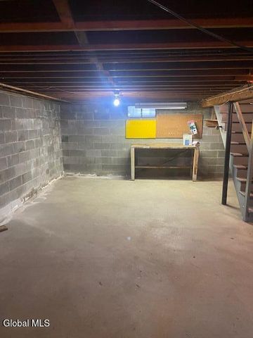 15 Braintree Street, Colonie, NY 12205