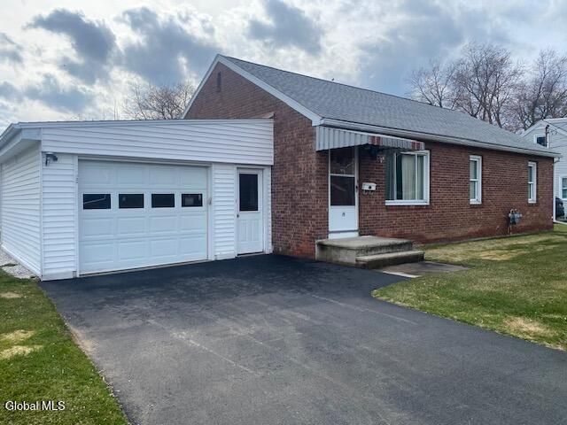 15 Braintree Street, Colonie, NY 12205