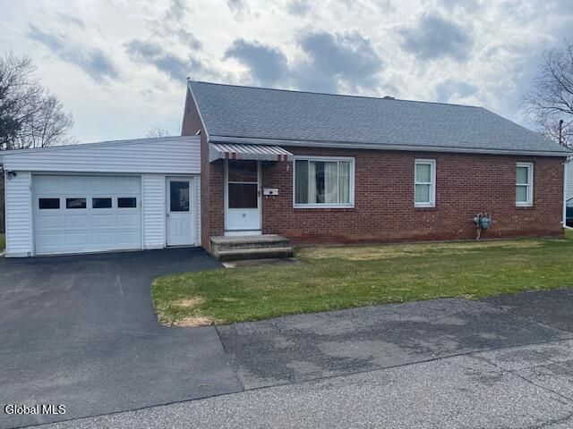 15 Braintree Street, Colonie, NY 12205