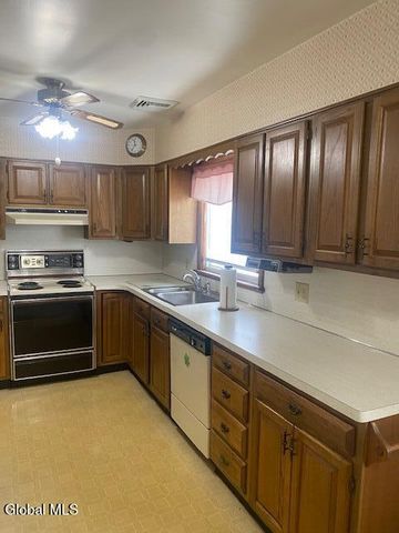 15 Braintree Street, Colonie, NY 12205