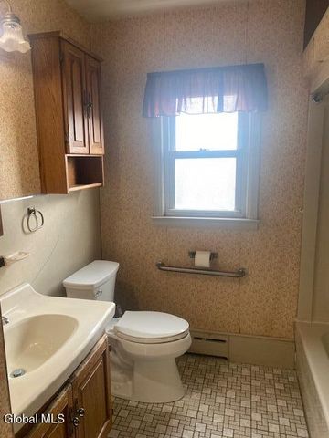 15 Braintree Street, Colonie, NY 12205