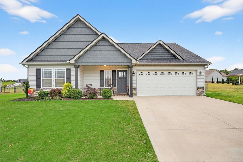 112 Meadow Lake Dr, Cowpens, SC 29330