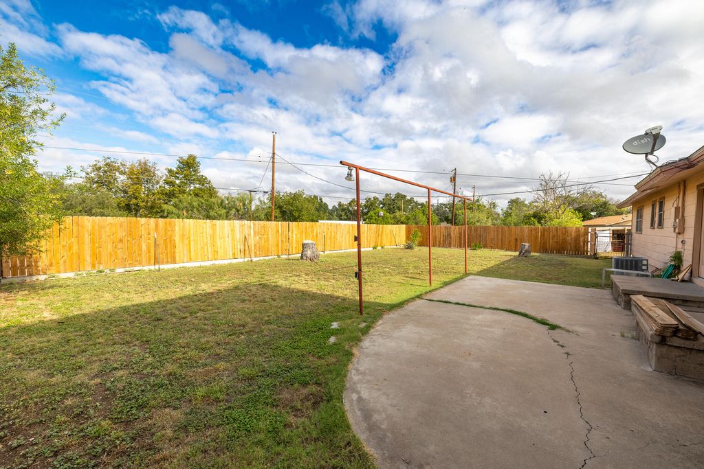 Image 16 of property listing at 103 Live Oak Drive, Ozona, TX 76943