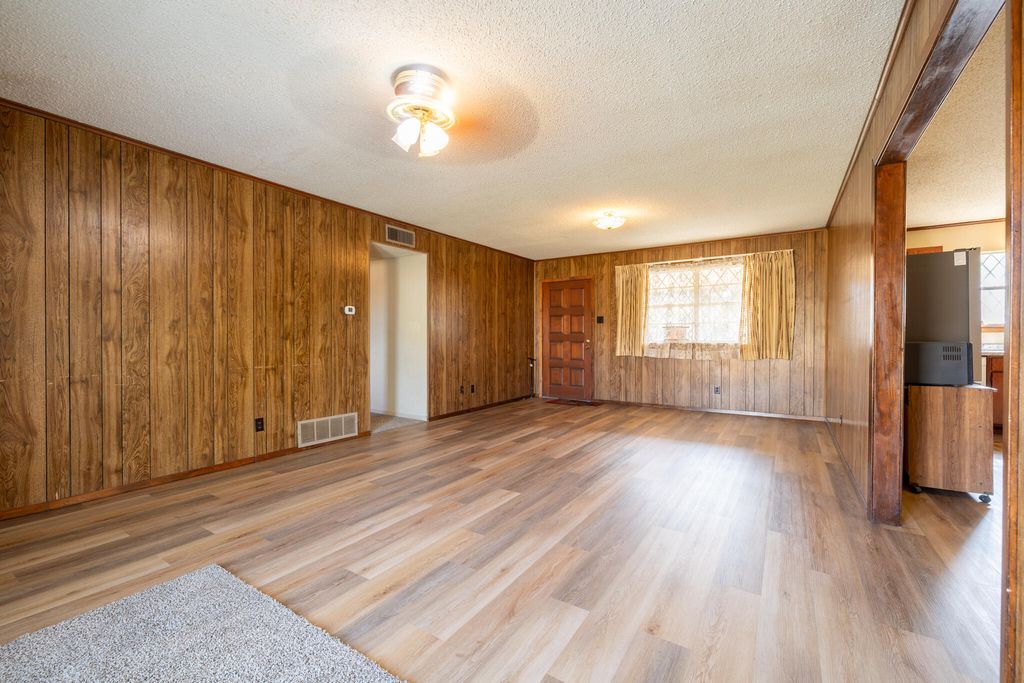 Image 3 of property listing at 103 Live Oak Drive, Ozona, TX 76943