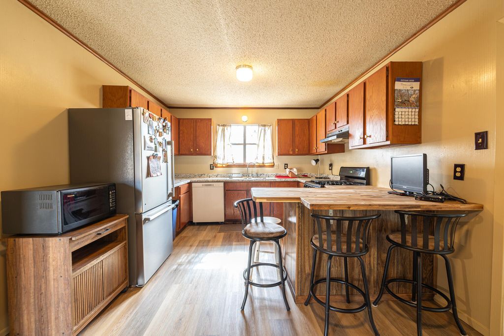 Image 4 of property listing at 103 Live Oak Drive, Ozona, TX 76943