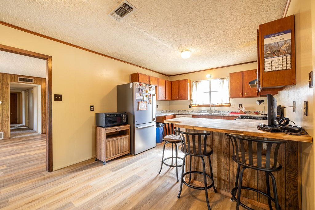 Image 5 of property listing at 103 Live Oak Drive, Ozona, TX 76943