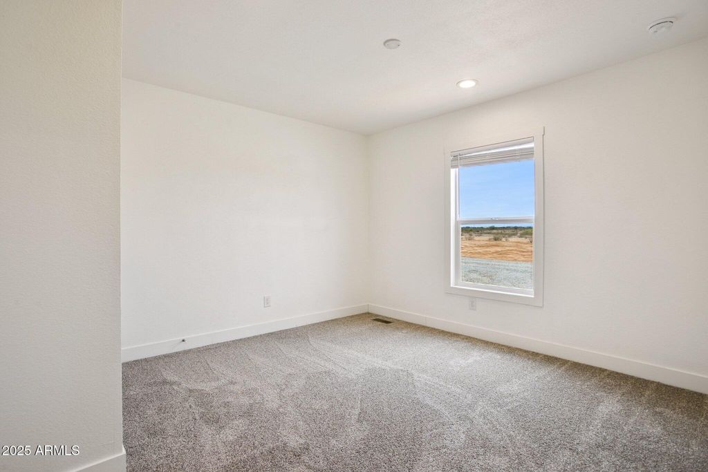 Image 12 of property listing at 2123 S 357th Drive, Tonopah, AZ 85354