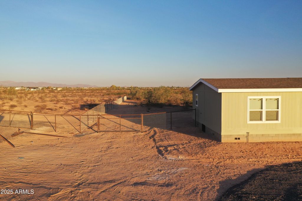 Image 2 of property listing at 2123 S 357th Drive, Tonopah, AZ 85354