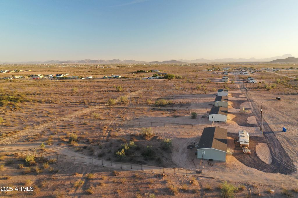 Image 3 of property listing at 2123 S 357th Drive, Tonopah, AZ 85354