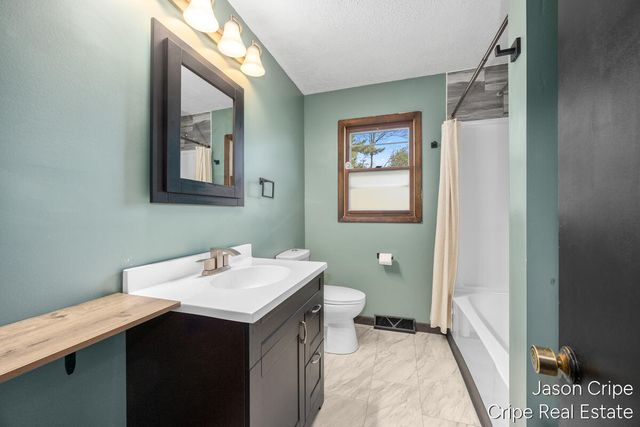 255 15 Mile Road, Sparta, MI 49345