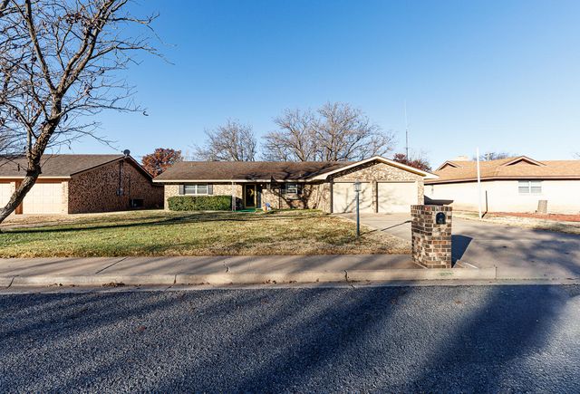 2018 Rice Drive, Levelland, TX 79336