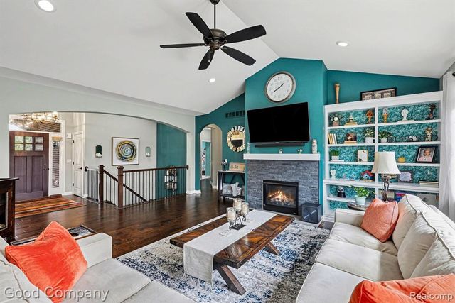 900 Watersmeet Drive, Oxford, MI 48371