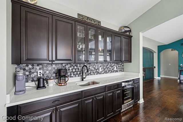 900 Watersmeet Drive, Oxford, MI 48371