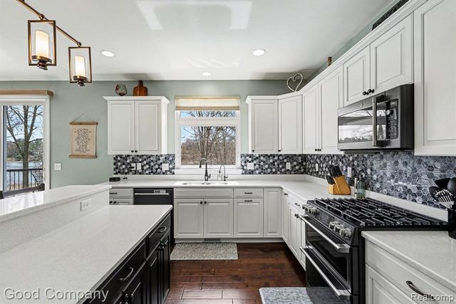 900 Watersmeet Drive, Oxford, MI 48371