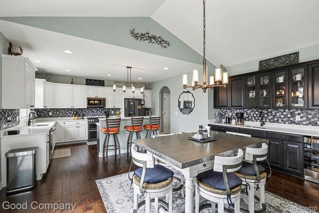 900 Watersmeet Drive, Oxford, MI 48371