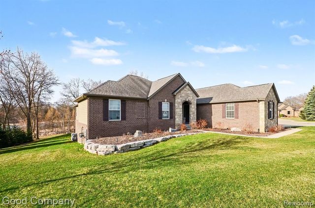 900 Watersmeet Drive, Oxford, MI 48371