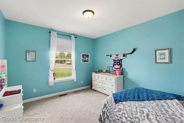 900 Watersmeet Drive, Oxford, MI 48371