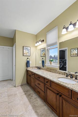 900 Watersmeet Drive, Oxford, MI 48371