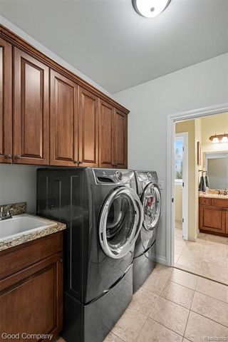 900 Watersmeet Drive, Oxford, MI 48371