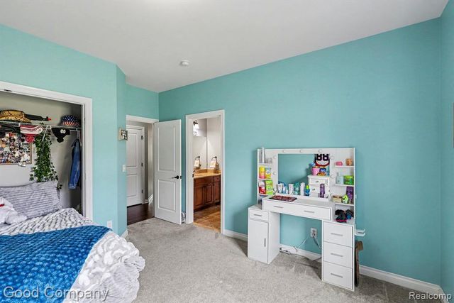 900 Watersmeet Drive, Oxford, MI 48371