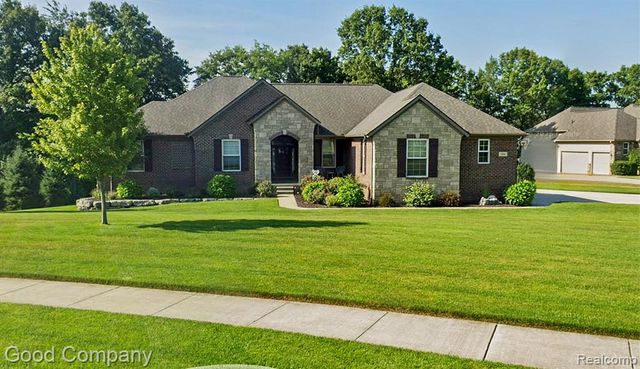 900 Watersmeet Drive, Oxford, MI 48371