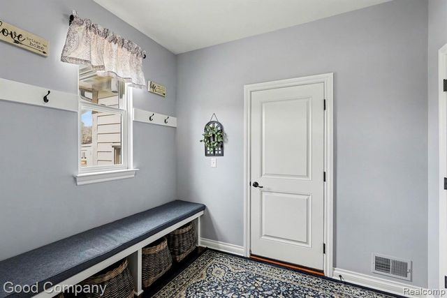 900 Watersmeet Drive, Oxford, MI 48371