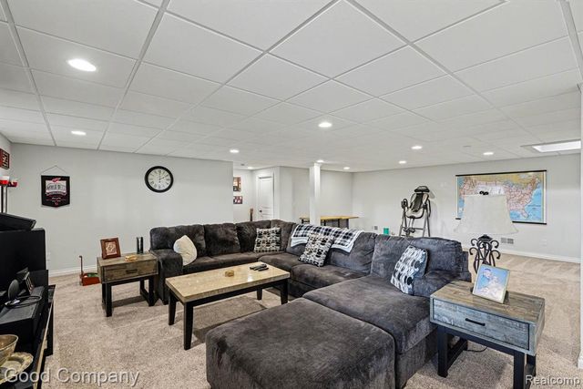900 Watersmeet Drive, Oxford, MI 48371