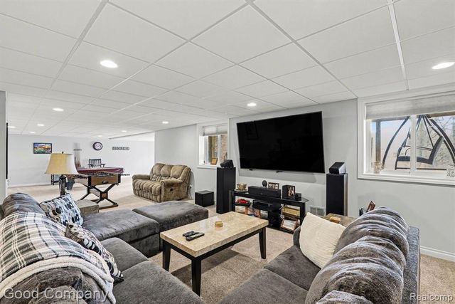 900 Watersmeet Drive, Oxford, MI 48371