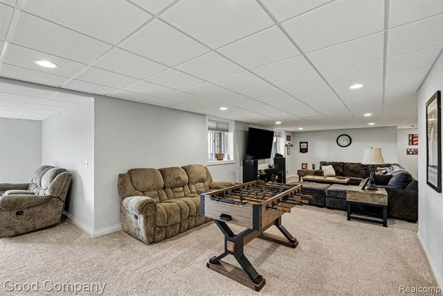 900 Watersmeet Drive, Oxford, MI 48371