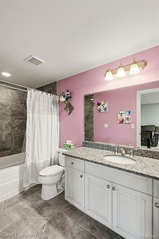 900 Watersmeet Drive, Oxford, MI 48371
