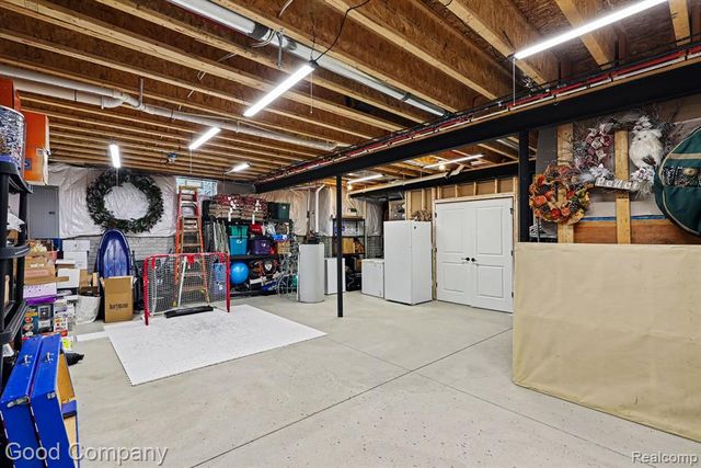 900 Watersmeet Drive, Oxford, MI 48371