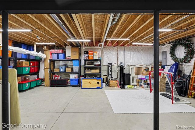 900 Watersmeet Drive, Oxford, MI 48371