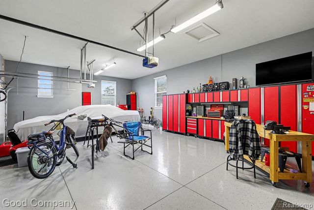 900 Watersmeet Drive, Oxford, MI 48371